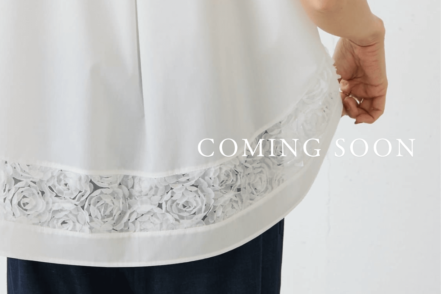 BEARDSLEY 【COMING SOON】裾チュールキリカエプルオーバー