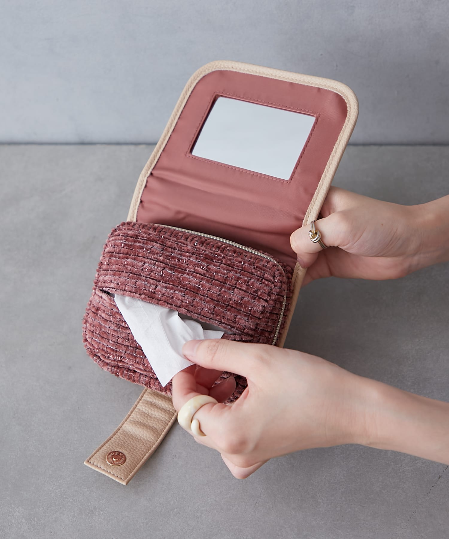 Tweed Tissue In Pouch ブラウン 2