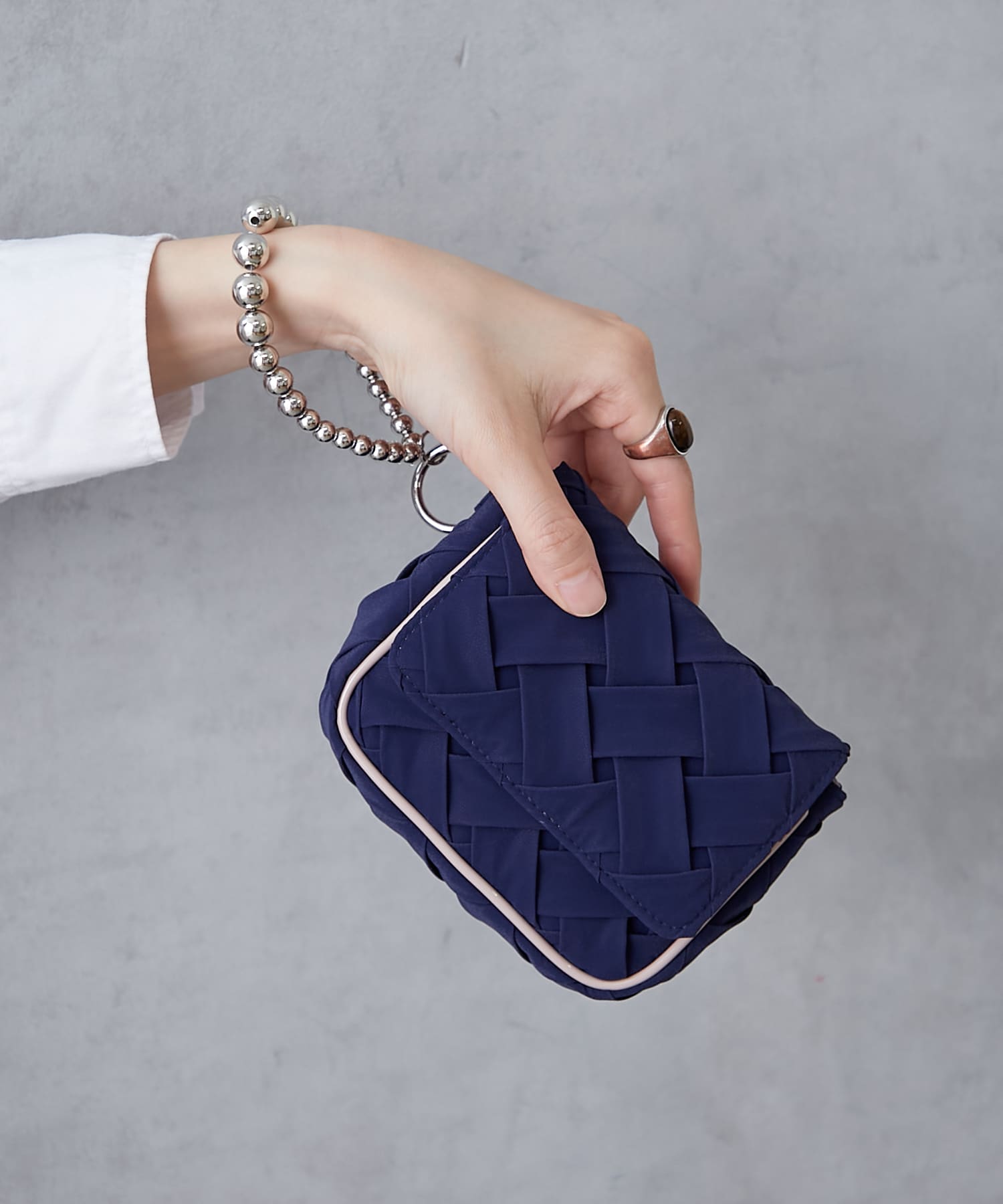 Suede Tissue Pocket Charm Pouch ベージュ 1