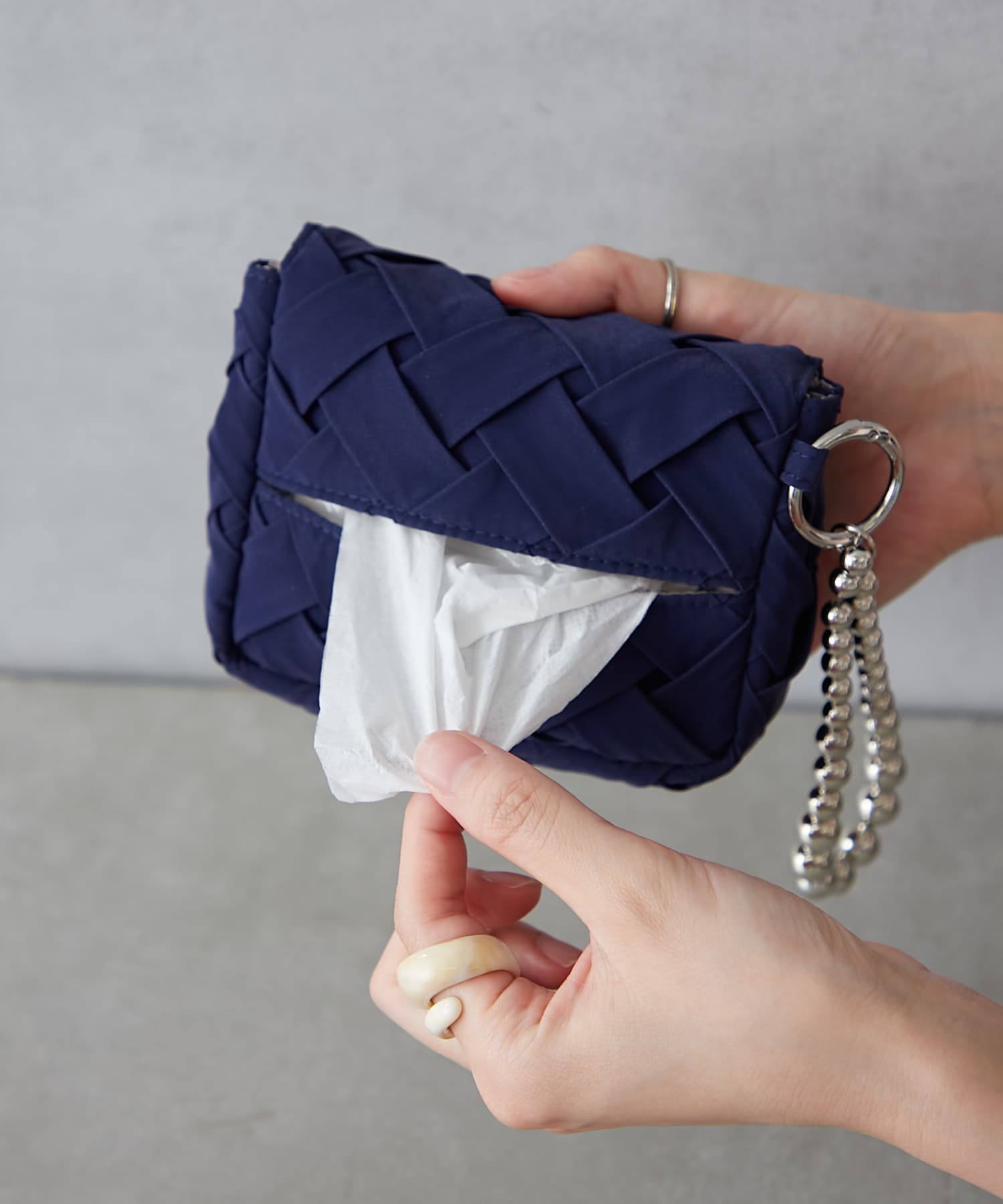 Suede Tissue Pocket Charm Pouch ベージュ 2