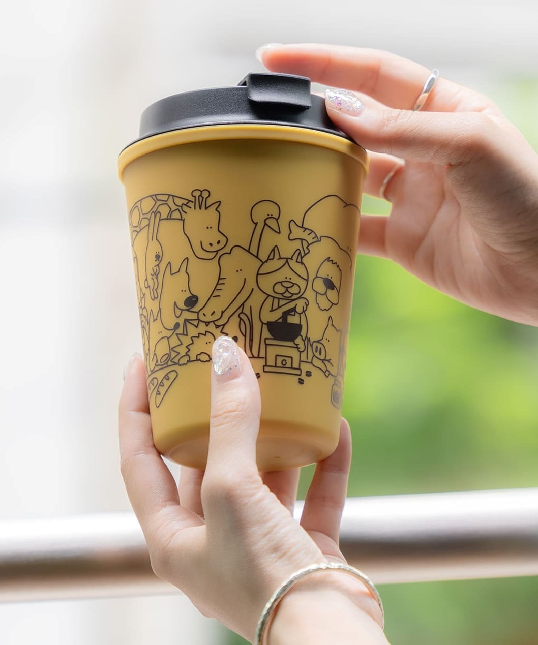 ハナコ秋山 コーヒーミル見る動物たち スリーク マスタード