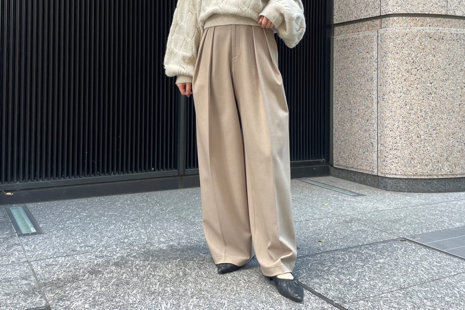 タックワイドパンツ