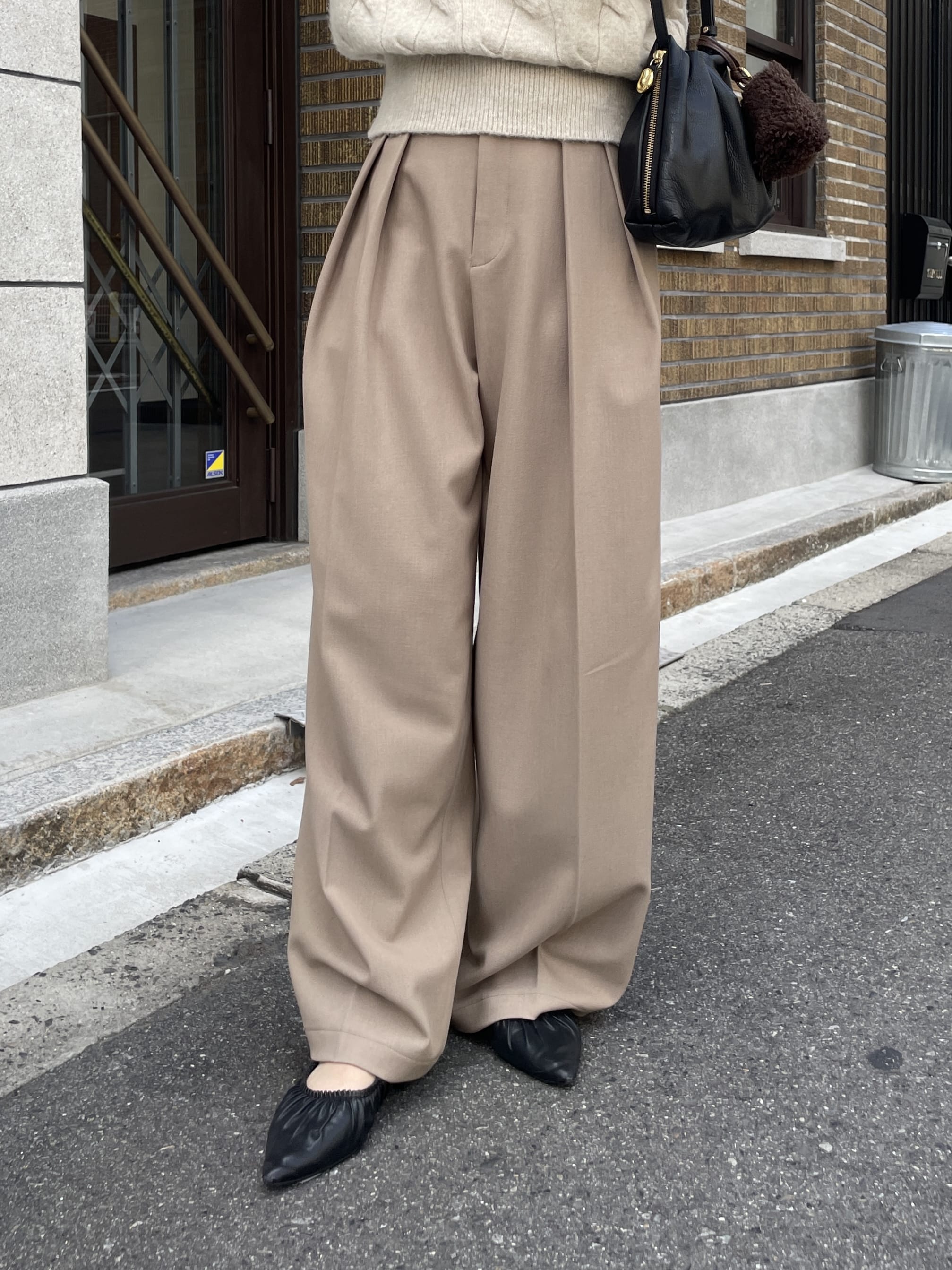 タックワイドパンツ