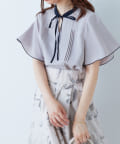 natural couture(ナチュラルクチュール) ピンタックデザインがポイント 配色リボンフレア袖ブラウス