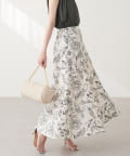 natural couture(ナチュラルクチュール) ブッチャー線画花柄フレアスカート