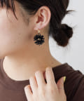 ear PAPILLONNER(イア パピヨネ) 《キャッチレス》ビーズフレアピアス