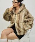 【WHO’S WHO gallery】フェイクファージップフードブルゾン WHO'S WHO gallery】フェイクファージップフードブルゾン