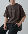 COLONY 2139(コロニー トゥーワンスリーナイン) スプレー加工プリントロゴTシャツ