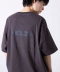 FREDY & GLOSTER(フレディ アンド グロスター) 【KELTY×GLOSTER】別注バックタイポロゴプリントTシャツ ワンポイント
