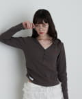 RAY CASSIN(レイカズン) 【華奢見えが叶う/追加生産決定】Vネックヘンリー胸刺繍ロングTシャツ