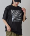 COLONY 2139(コロニー トゥーワンスリーナイン) クラウドフォトプリントTシャツ