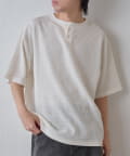 COLONY 2139(コロニー トゥーワンスリーナイン) エアリーアイレットヘンリーネック半袖Tシャツ