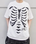 WHO’S WHO gallery(フーズフーギャラリー) 【２サイズ/UNISEX】COOPER  FACTボーンTEE