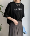 DOUDOU(ドゥドゥ) 【WEB限定】バックギャザーSACREDロゴTEE