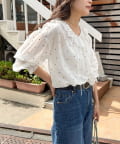 FREDY & GLOSTER(フレディ アンド グロスター) ドット刺繍フリルカラーブラウス