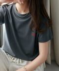 DISCOAT(ディスコート) 【9色展開】線抜きハート刺繍コンパクト半袖Tシャツ《WEB限定》