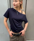 WHO’S WHO gallery(フーズフーギャラリー) ワンオフショルスタッズドロストTEE