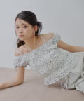 Chico(チコ) 【5色展開】シアーフラワーシャーリングフレンチブラウス