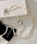 ear PAPILLONNER(イア パピヨネ) 【beq Pettina(ベック ペティーナ)】メタルパーツ付き淡水パール2連ネックレス