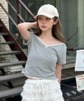 RAY CASSIN(レイカズン) レースVネックギャザーコンパクトTシャツ