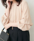 NICE CLAUP / OLIVE des OLIVE OUTLET(ナイスクラップ  / オリーブ デ オリーブ アウトレット) 【natural couture】ゴールドバー付き袖くしゅ２WAYブラウ