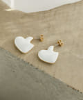 ear PAPILLONNER(イア パピヨネ) モノトーンぷっくりハートピアス