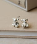 ear PAPILLONNER(イア パピヨネ) 《WEB＆一部店舗限定/スターリングシルバー使用》》おすわりくまさんピアス