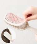 3COINS(スリーコインズ) そうじがしやすいヘアブラシ／and us