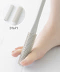 3COINS(スリーコインズ) 《長さ39.5cm》足指ブラシ／and us