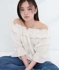 natural couture(ナチュラルクチュール) フリルスモックキャンディスリーブブラウス