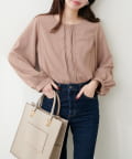 NICE CLAUP / OLIVE des OLIVE OUTLET(ナイスクラップ  / オリーブ デ オリーブ アウトレット) 【natural couture】ゴールドバー付き袖くしゅ２ＷＡＹブラウ