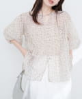 natural couture(ナチュラルクチュール) 【WEB限定】小花柄シャーリングブラウス