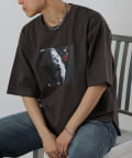 COLONY 2139(コロニー トゥーワンスリーナイン) 裾ラウンドフォトプリントTシャツ