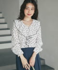 La boutique BonBon(ラブティックボンボン) 【全骨格美人見え】ドットラッフルブラウス
