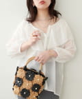 NICE CLAUP / OLIVE des OLIVE OUTLET(ナイスクラップ  / オリーブ デ オリーブ アウトレット) 【natural couture】Ｖ開きフリルシアーブラウス