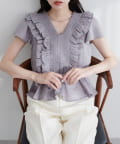 natural couture(ナチュラルクチュール) 【WEB限定】シャーリングペプラムブラウス