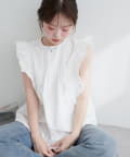 natural couture(ナチュラルクチュール) 【WEB限定】デニム刺繍フリルブラウス