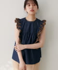 natural couture(ナチュラルクチュール) 【WEB限定】デニム刺繍フリルブラウス