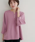 natural couture(ナチュラルクチュール) 【WEB限定】パール付きスキッパーブラウス