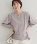 natural couture(ナチュラルクチュール) 【WEB限定】パール付きスキッパーブラウス