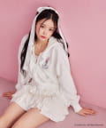 one after another NICE CLAUP(ワンアフターアナザー ナイスクラップ) 【Esther Bunny コラボ】刺繍入りショートパーカー