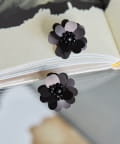 ear PAPILLONNER(イア パピヨネ) スパンコールフラワーピアス