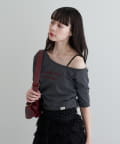 RAY CASSIN(レイカズン) フロッキーロゴワンショルレイヤードTシャツ