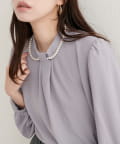 natural couture(ナチュラルクチュール) 【WEB限定】パールネックレス付きフロントタックブラウス