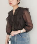 natural couture(ナチュラルクチュール) ラッフルフリルキーネック7分袖ブラウス