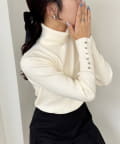 NICE CLAUP / OLIVE des OLIVE OUTLET(ナイスクラップ  / オリーブ デ オリーブ アウトレット) 【one after another】金ボタンハイネック