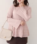 natural couture(ナチュラルクチュール) 【WEB限定】〈canami〉ニットドッキングフリンジぺプラムTOPS