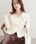 natural couture(ナチュラルクチュール) 【WEB限定】ゴールド釦Vネックプルオーバー