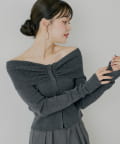 Chico(チコ) 【10/23(木)0時販売】フロントボタンオフショルニット