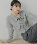 Chico(チコ) 【10/23(木)0時販売】フロントリボンパールフリルトップス【SALON by Chico】